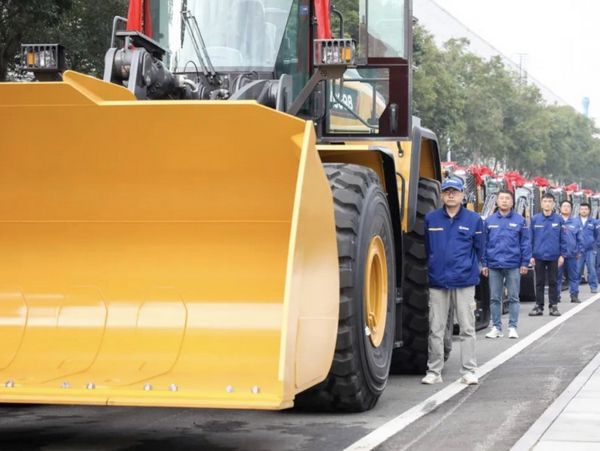 XCMG Loading Machinery Batch To The Sea