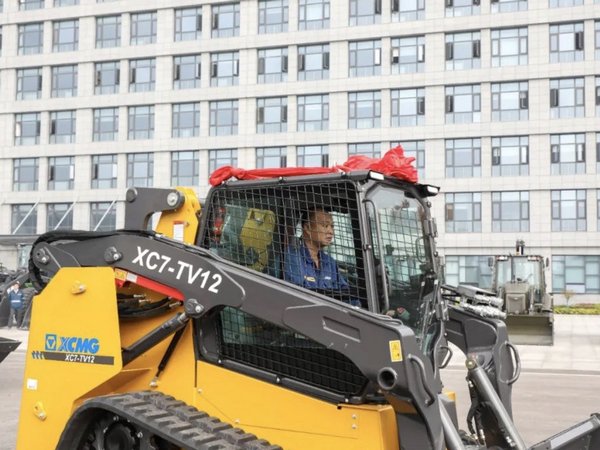 XCMG Loading Machinery Batch To The Sea