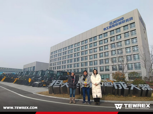 Ecuador Clients Visited TEWREX Office &XCMG Factory