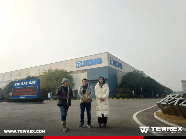 Ecuador Clients Visited TEWREX Office &XCMG Factory